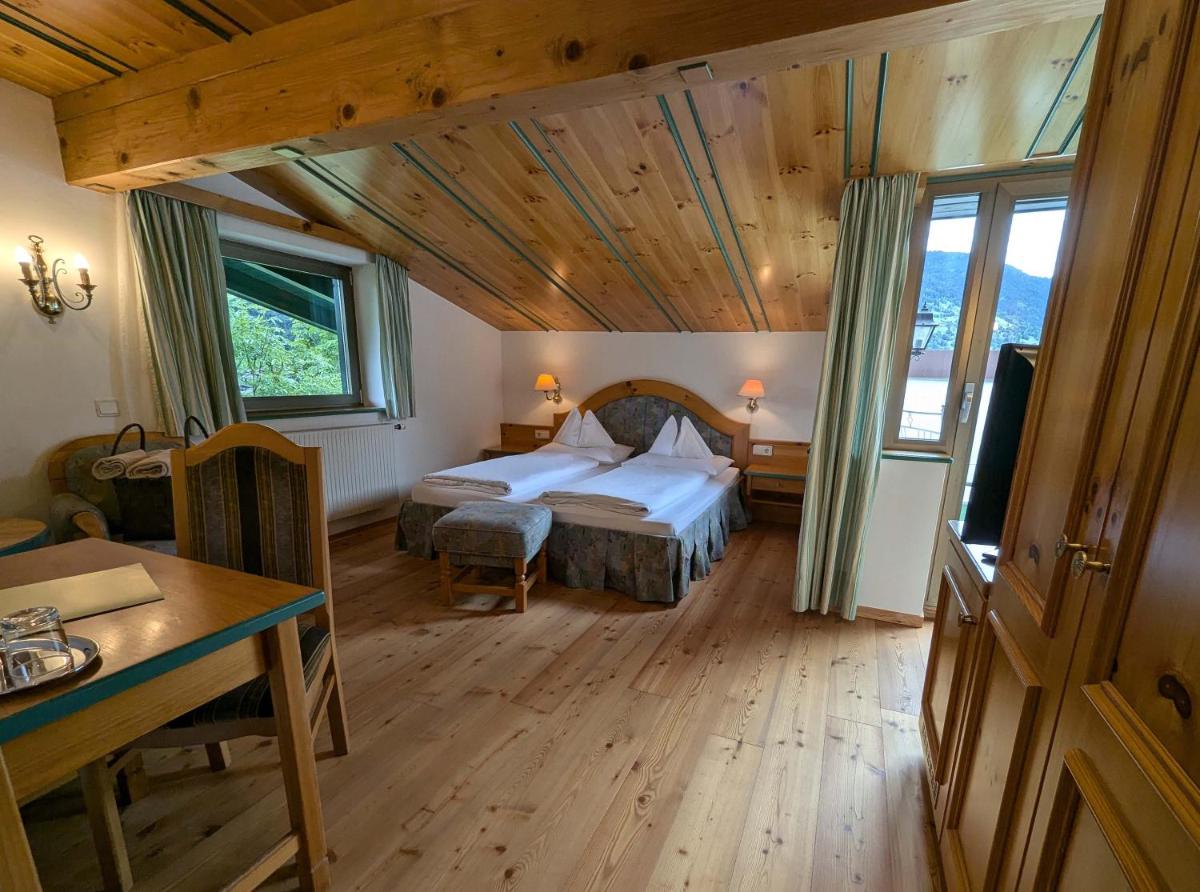 Hotel Zum Stern - Skibus direkt vor dem Hotel, Bergbahnen inklusive im Sommer 2025 - Housity