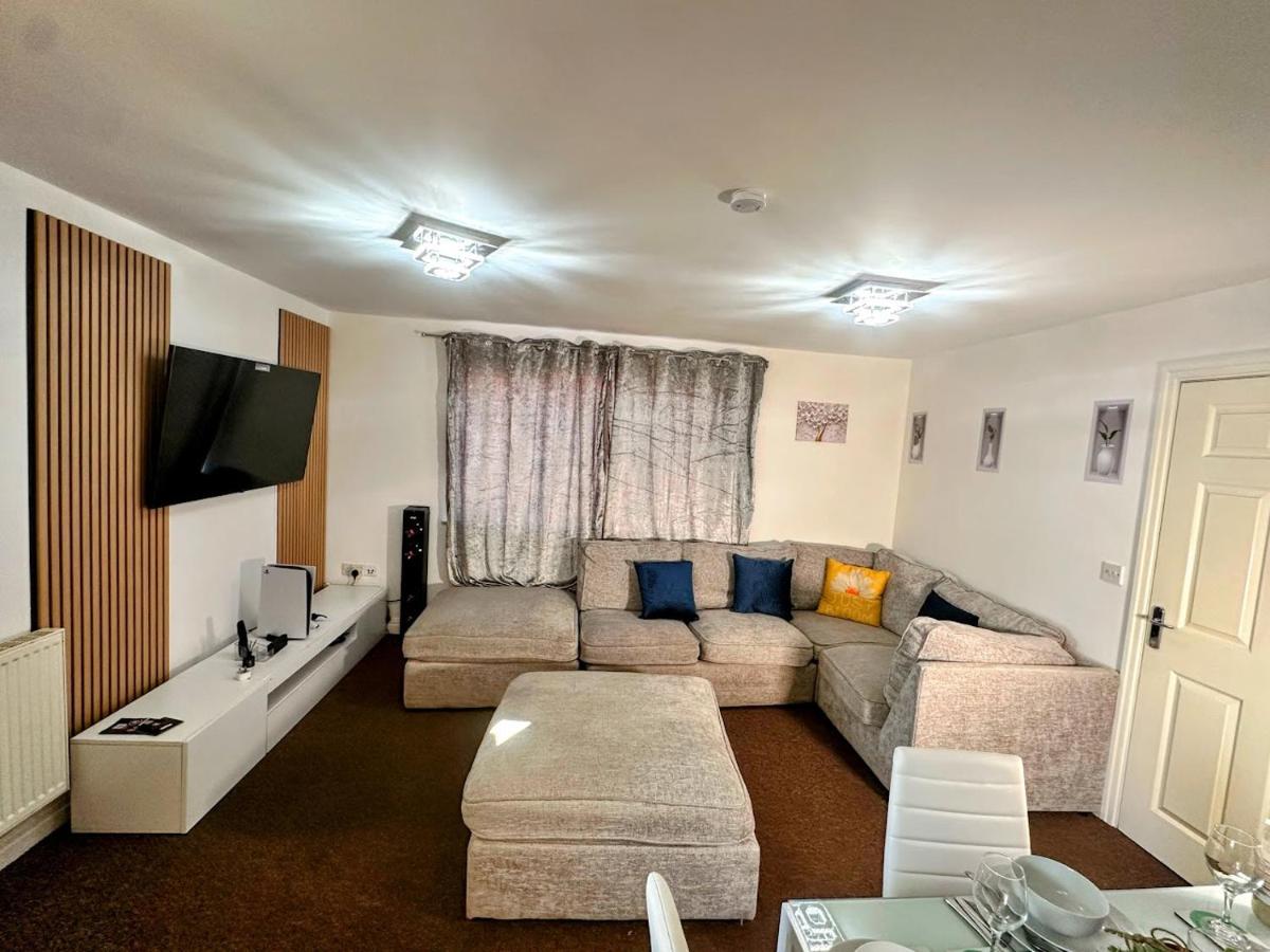 2Bedroom Gem at Golborne, Warrington with Free Parking - Contractor Friendly - Housity