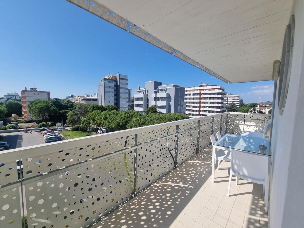 Aparthotel Holiday - Housity