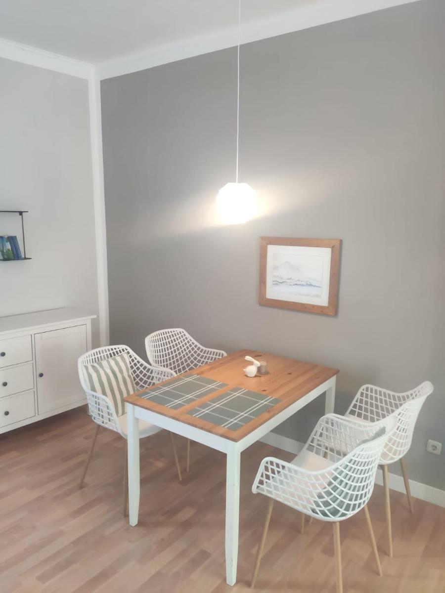 Große, familienfreundliche Ferienwohnung, ruhig im Zentrum von Güstrow - Housity