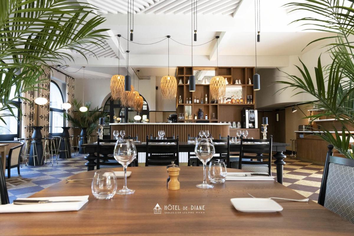 Restaurant ou autre lieu de restauration dans l'établissement Hotel De Diane
