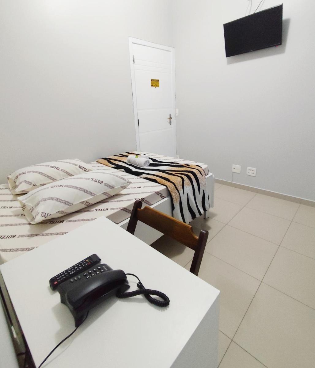 Hotel Amanhecer -650M DA FERINHA DA MADRUGADA ,1,3 KM DA 25 DE MARÇO, 550M DO MERCADÃO MUNICIPAL ,1,1 KM DA ESTAÇÃO DA LUZ - Housity