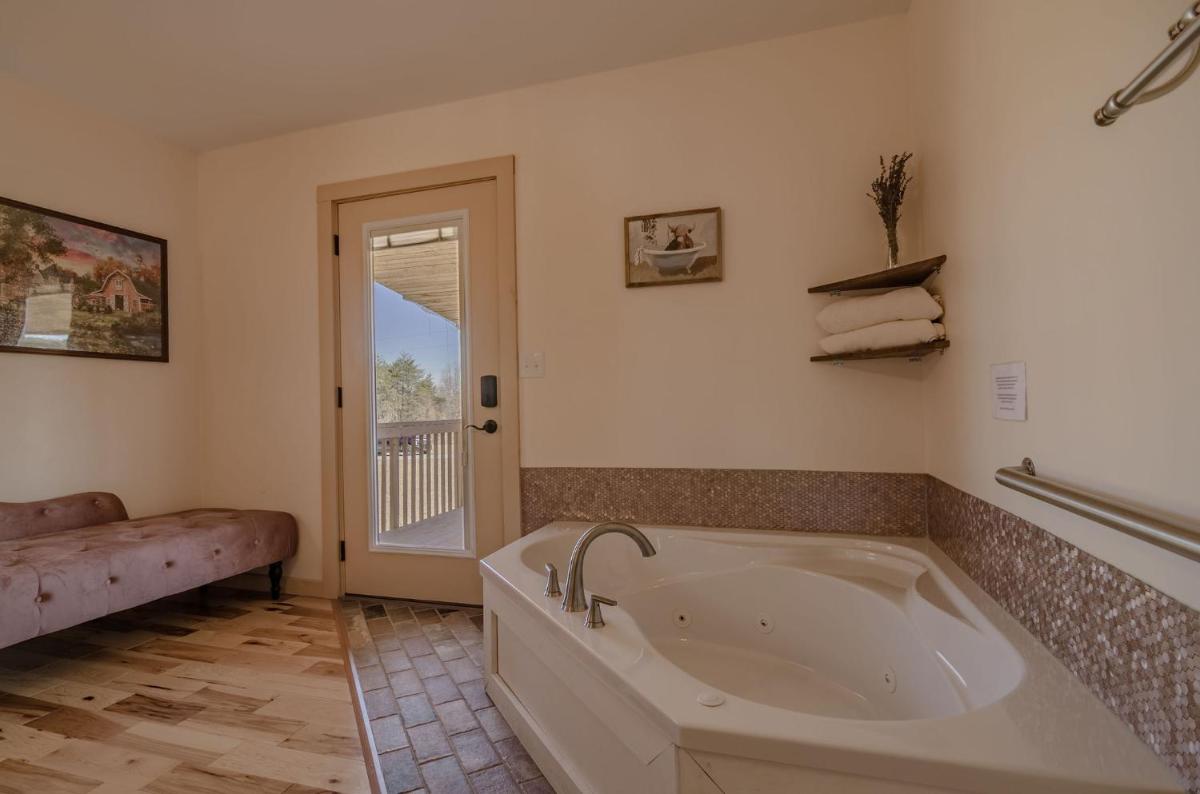 The Inn at Beulah Farm - The Barn - Housity