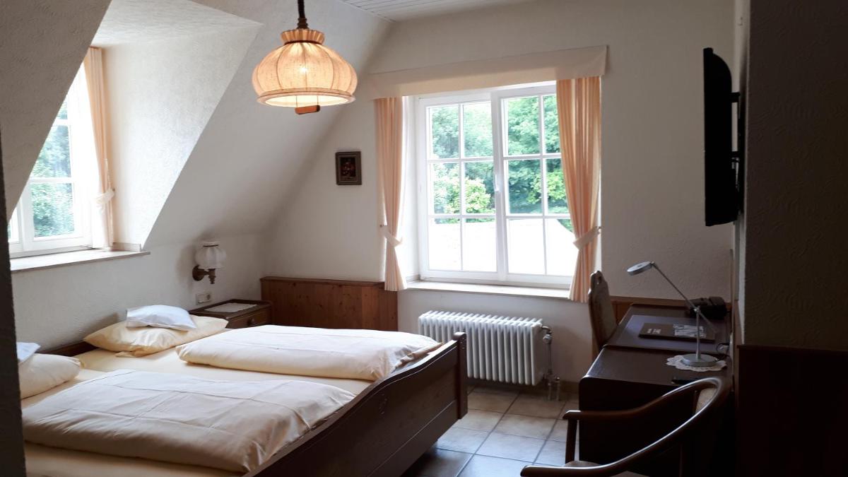Hotel Burg Bollendorf - Housity