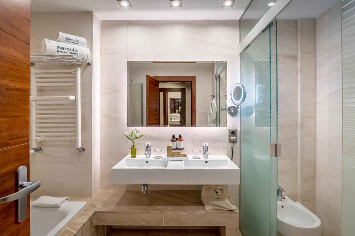 Un baño de Barceló Granada Congress