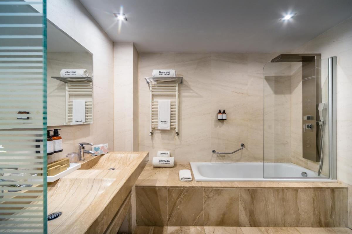 Un baño de Barceló Granada Congress