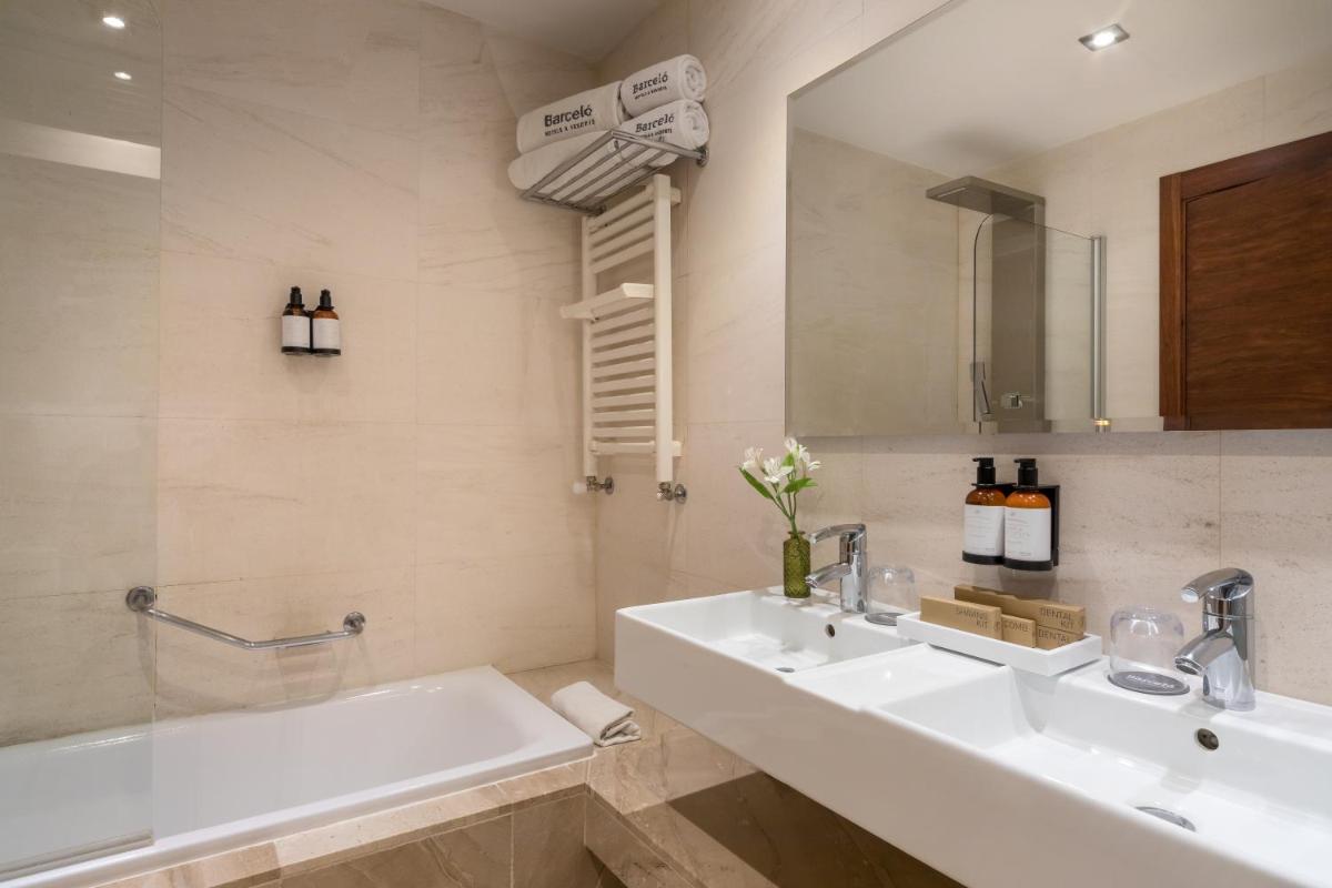 Un baño de Barceló Granada Congress