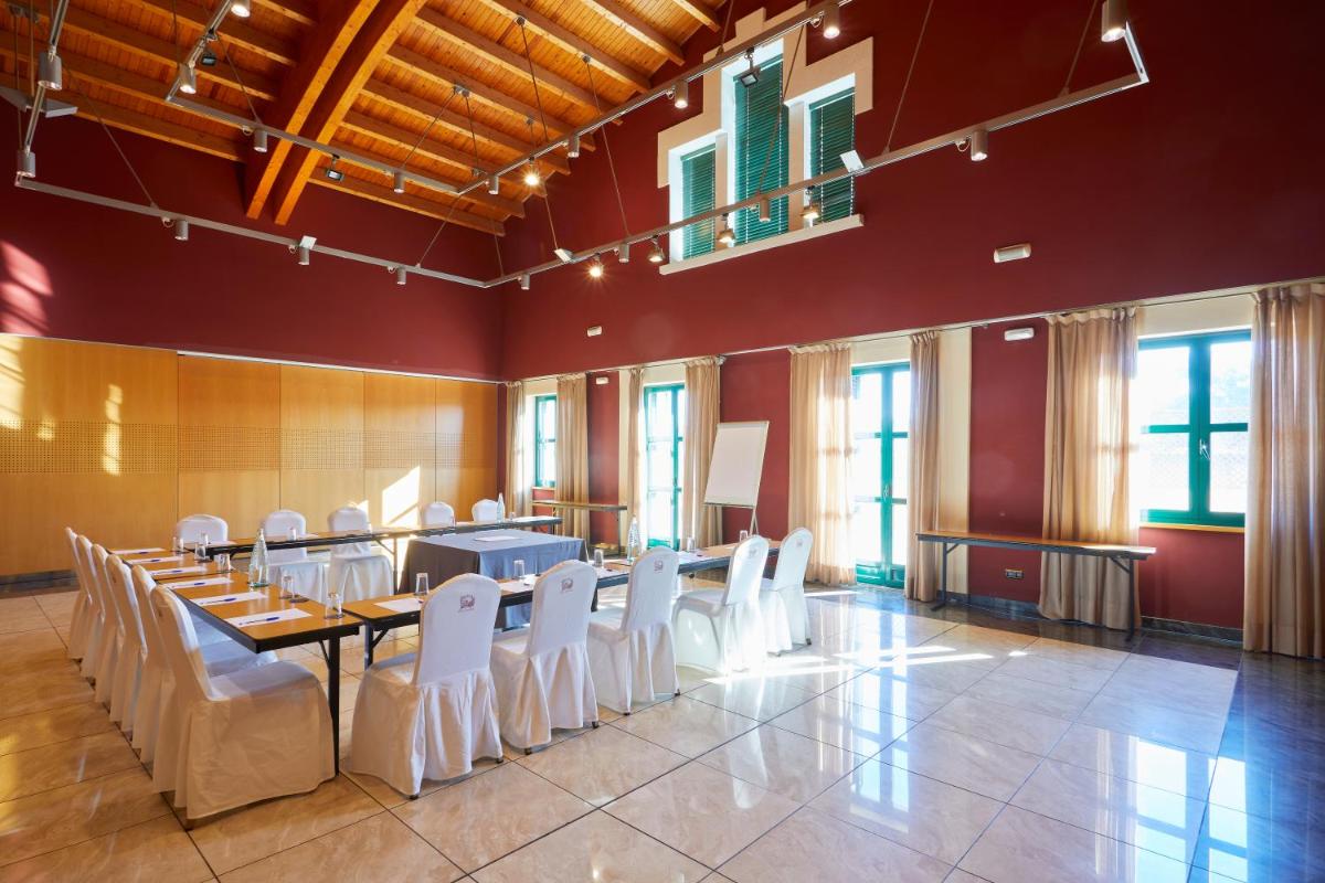 Un restaurante o sitio para comer en 1881 Hotel Balneario Vichy Catalan