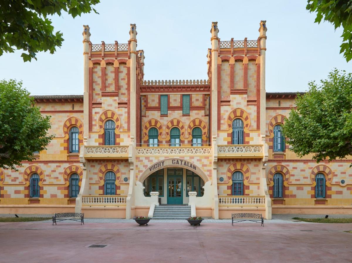Fachada o entrada de 1881 Hotel Balneario Vichy Catalan
