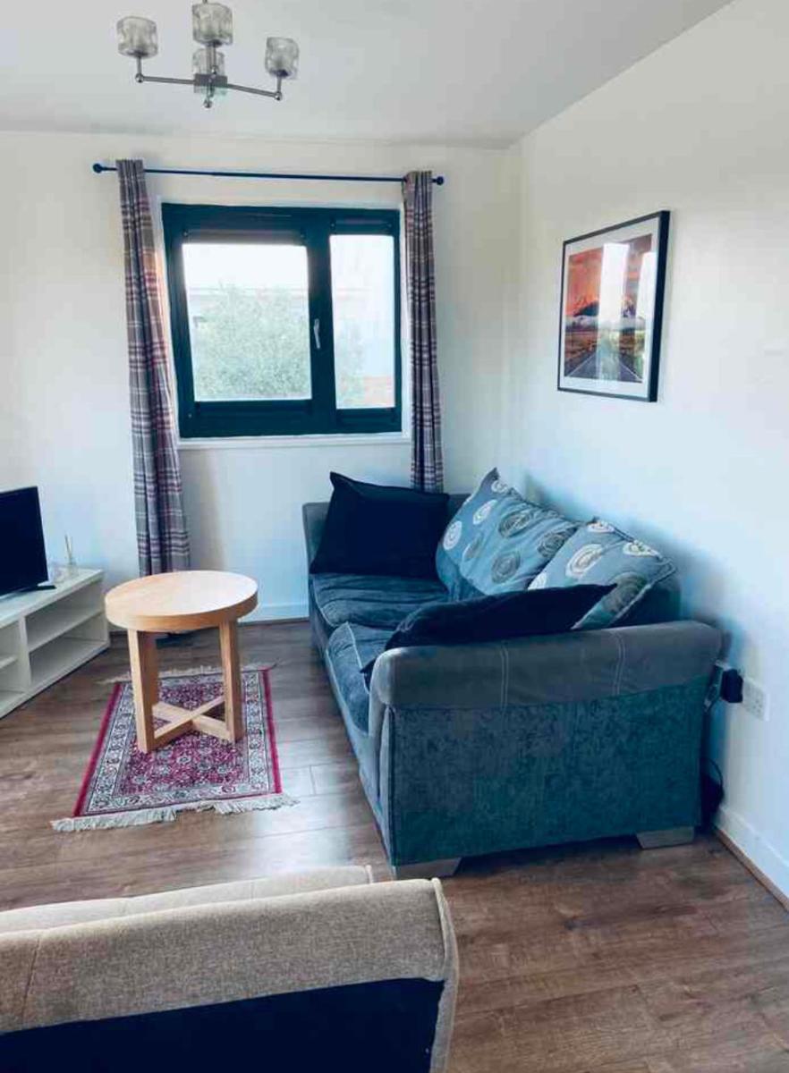 Alba Bally, 2 Bed Flat, by Grays Station - Housity