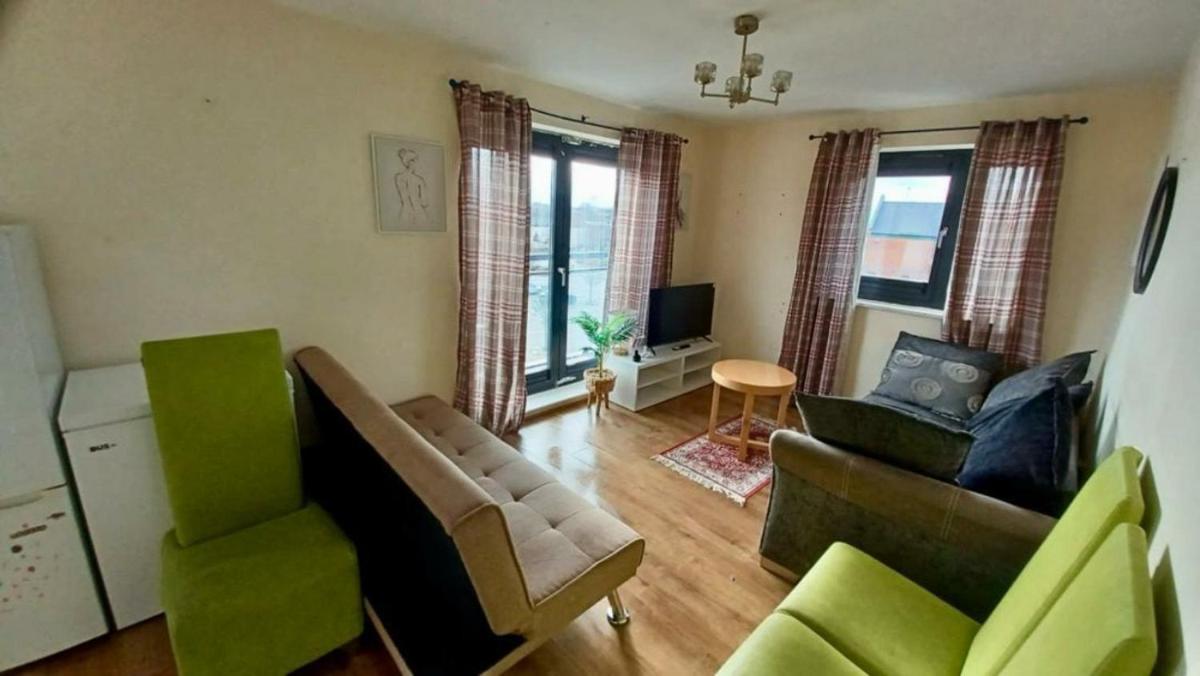 Alba Bally, 2 Bed Flat, by Grays Station - Housity