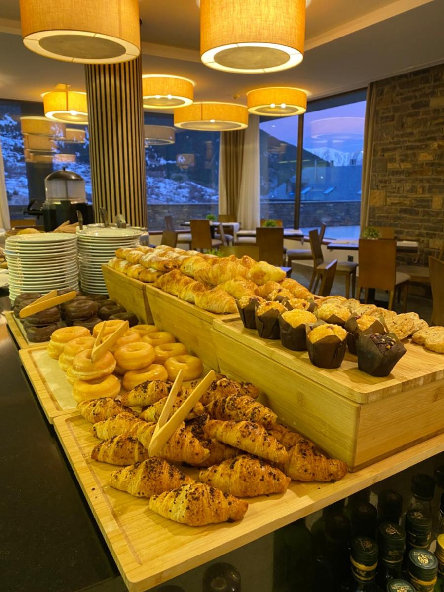 Comida en o cerca de este apartahotel