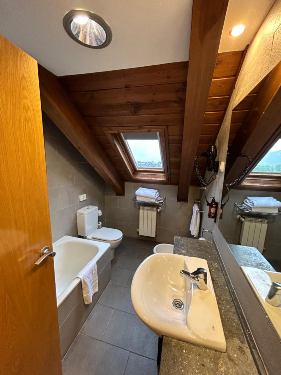 Un baño de Aparthotel Siente Boí & SPA