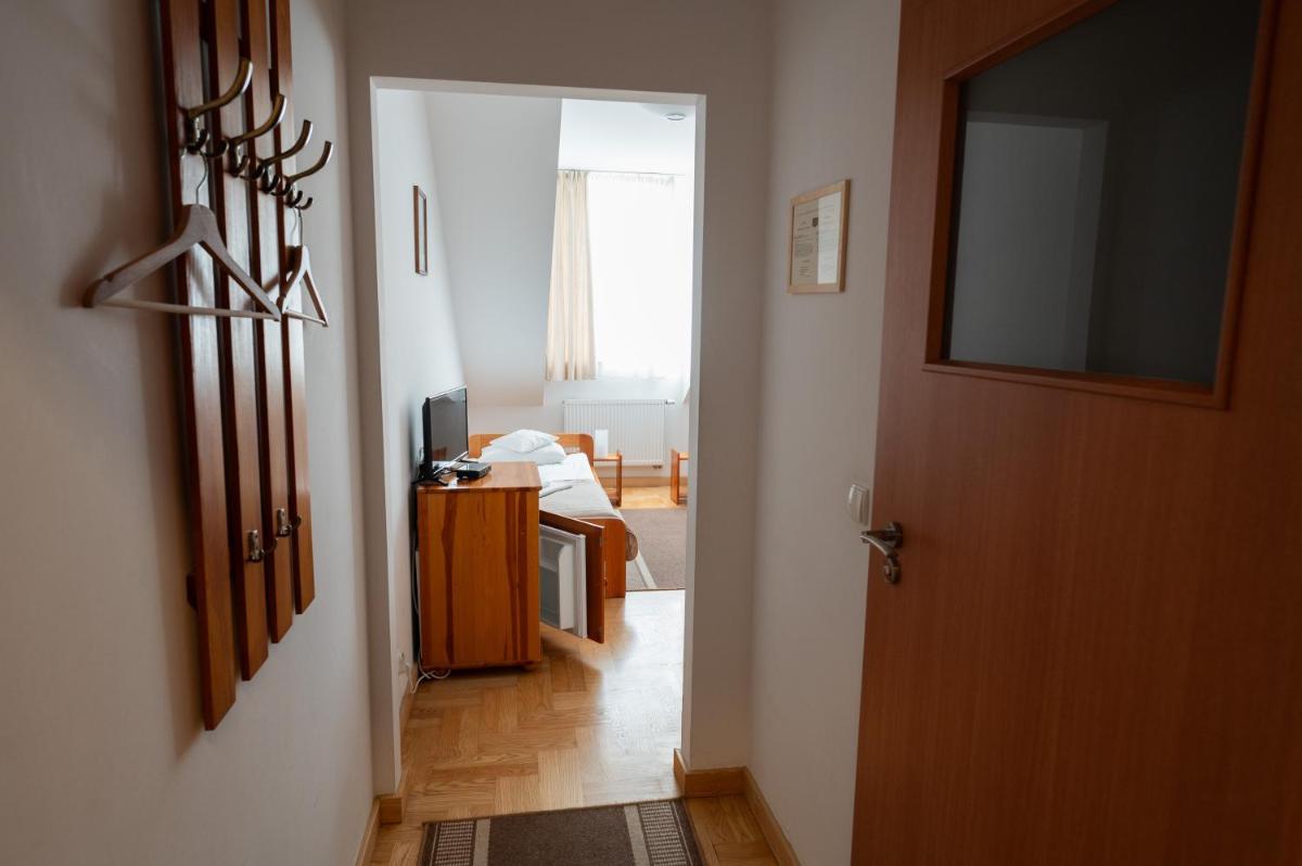 Pokoje Gościnne Dom św. Szymona - Housity