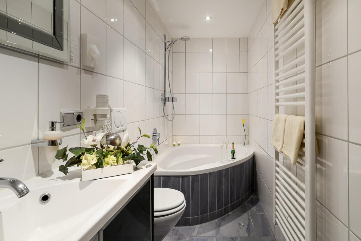 Hotel am Brenner - Housity