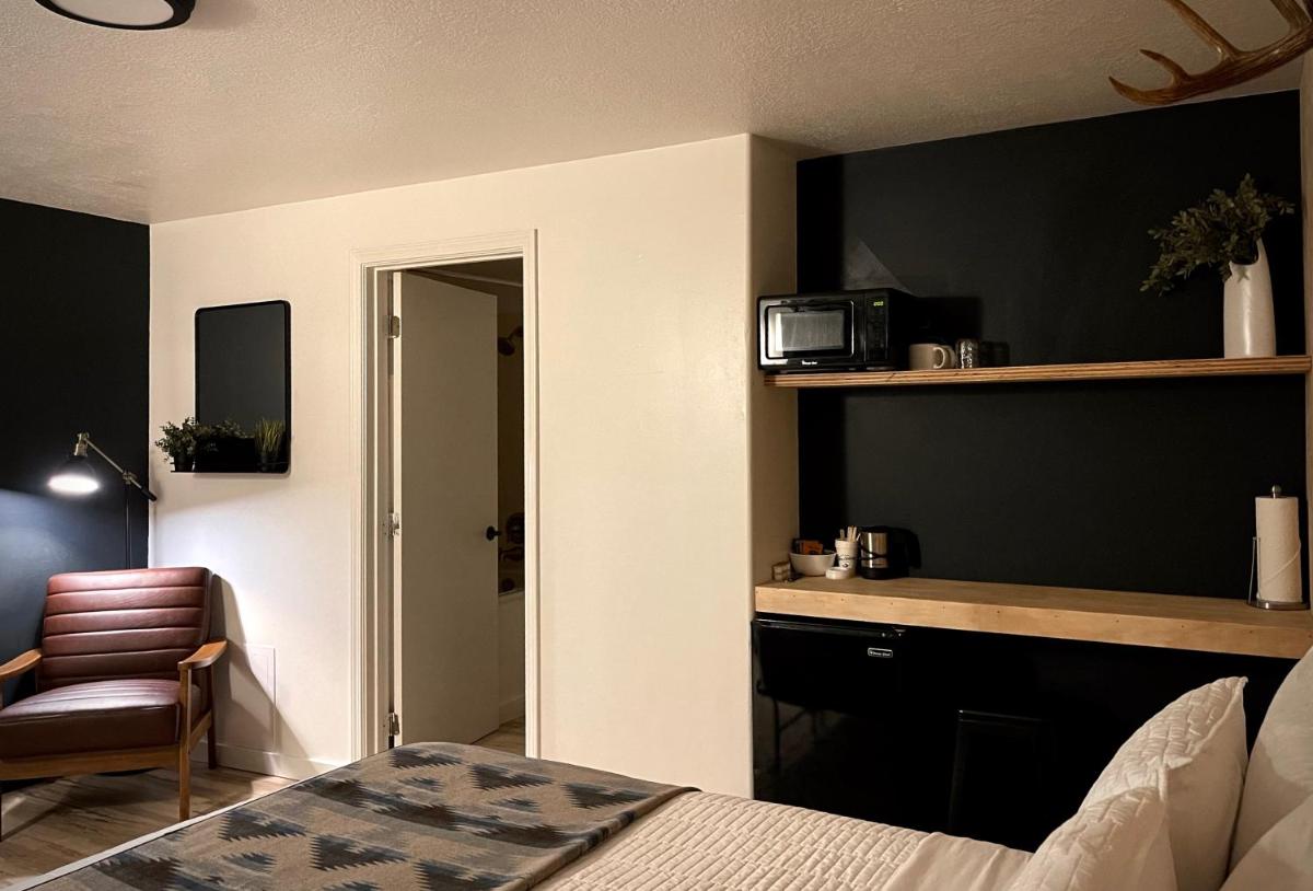 Outdoors Inn - Housity