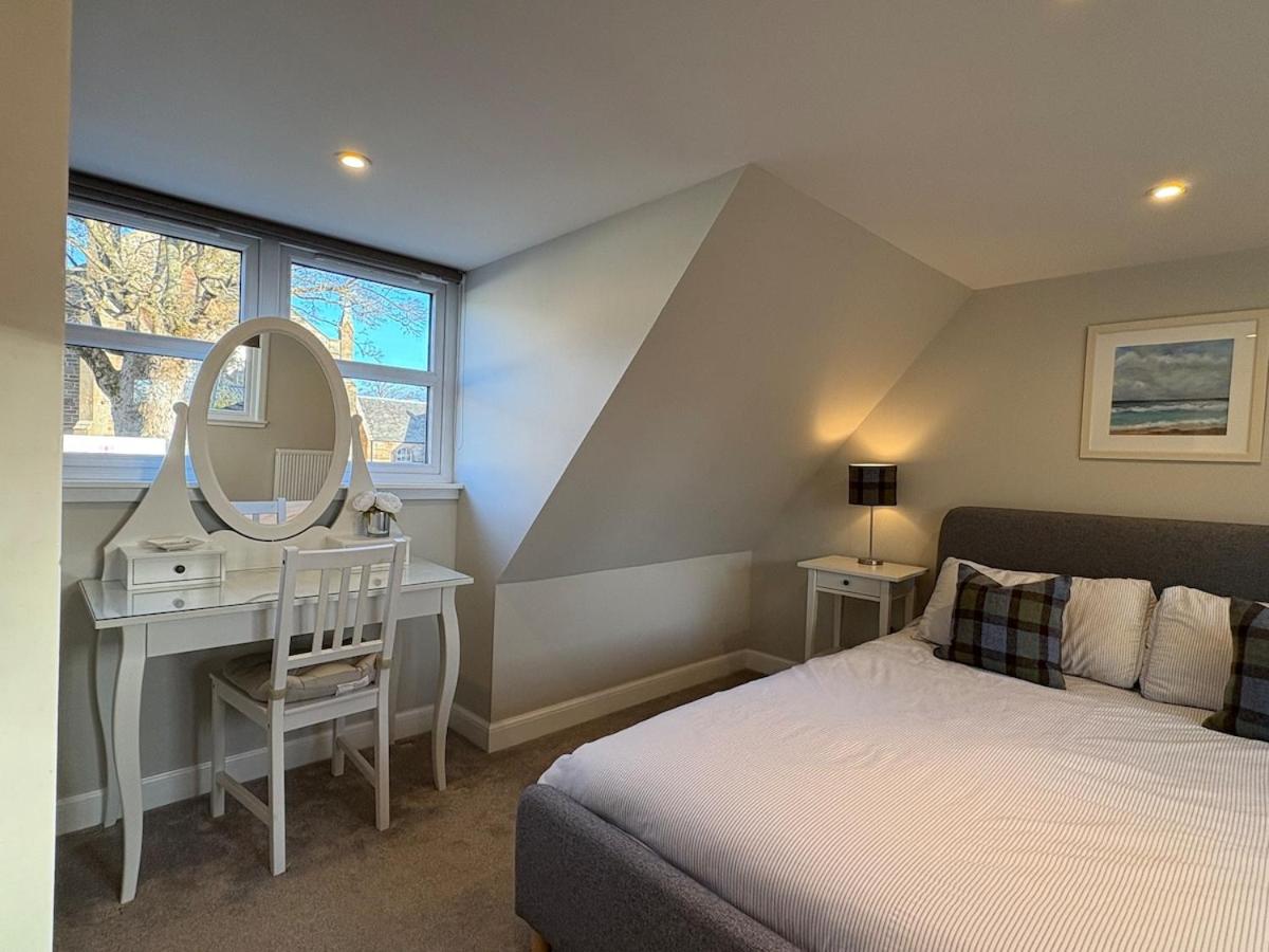 Cosy Carnegie Cottage close to Dornoch Golf Course - Housity