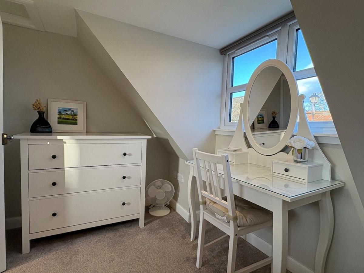 Cosy Carnegie Cottage close to Dornoch Golf Course - Housity