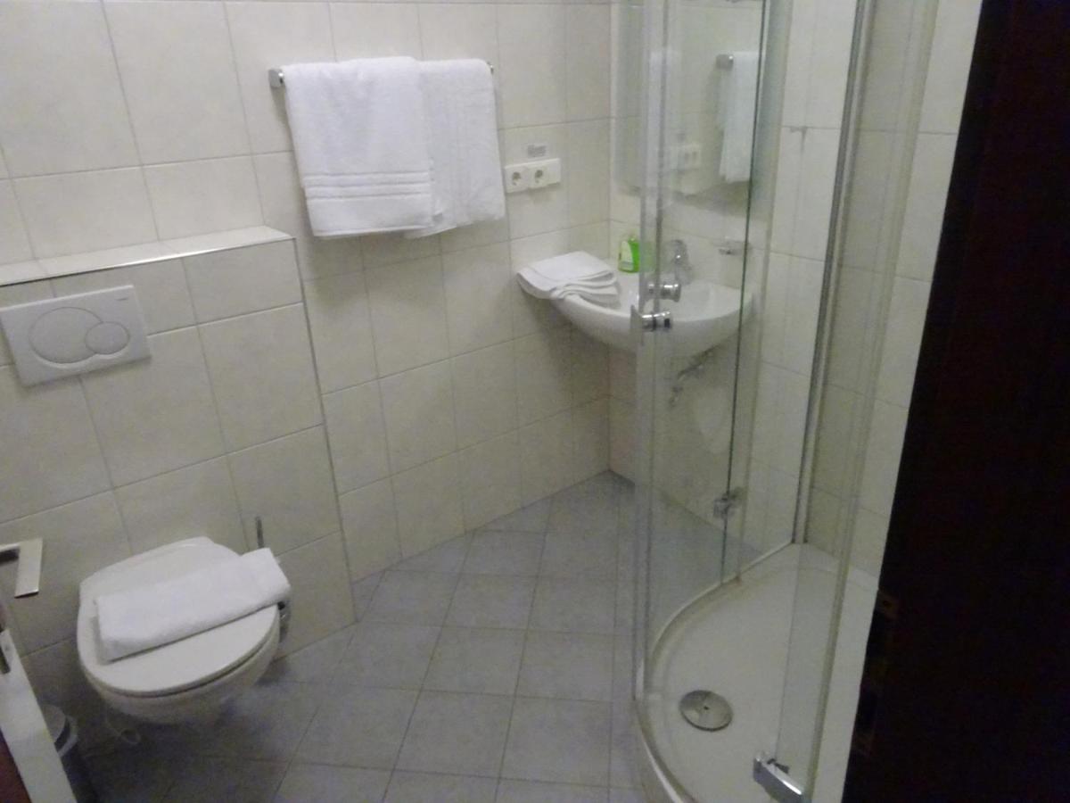 Hotel-Pension Schlossgarten - Housity