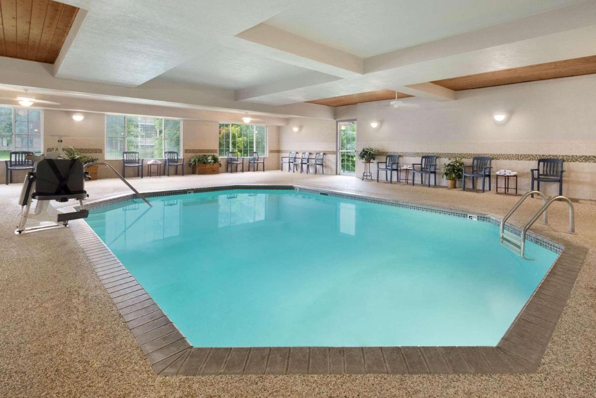 AmeriVu Inn & Suites - Shakopee - Housity