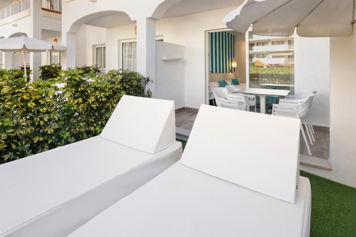 Un restaurante o sitio para comer en Alcudia Garden Aparthotel