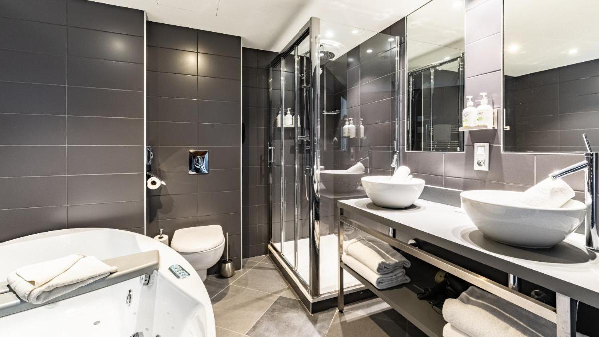 Salle de bains dans l'établissement Holiday Inn Dijon Toison D'or by IHG