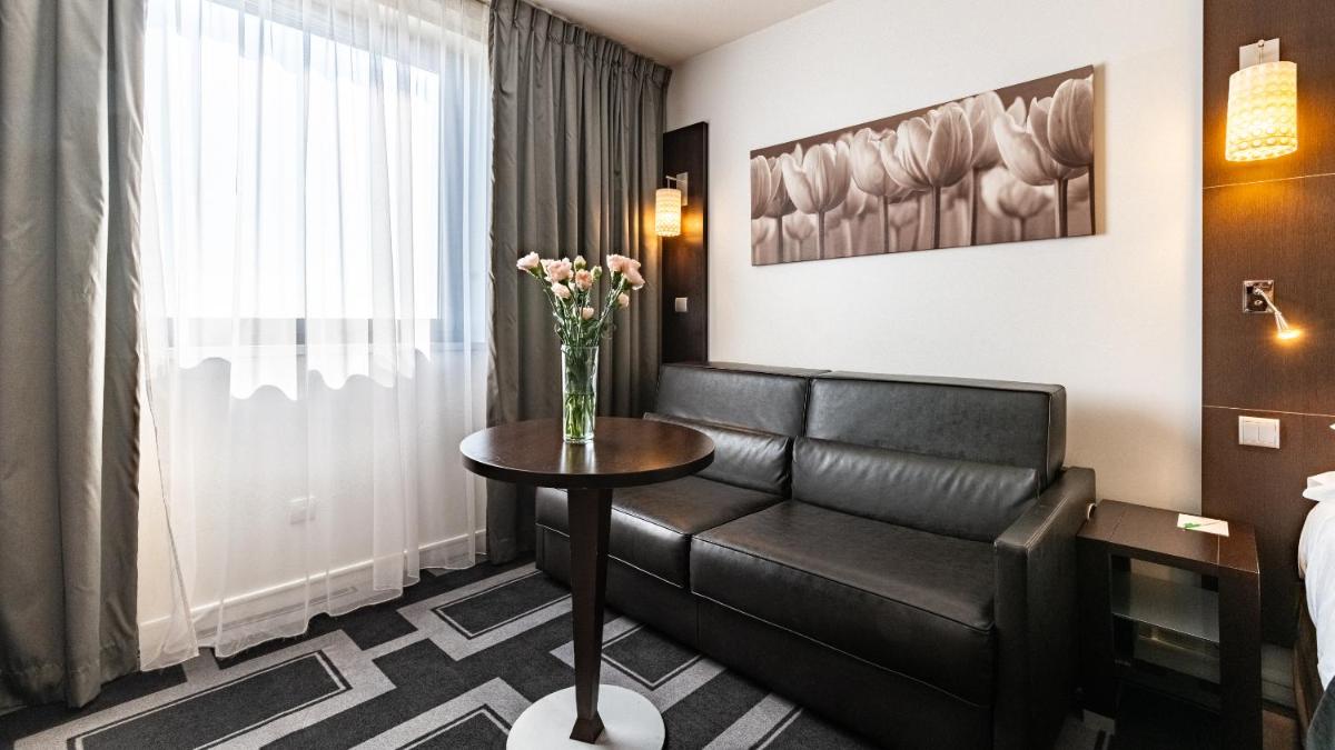 Coin salon dans l'établissement Holiday Inn Dijon Toison D'or by IHG