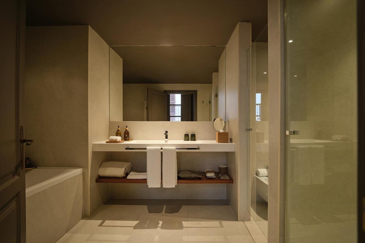 Un baño de Hotel Can Cera