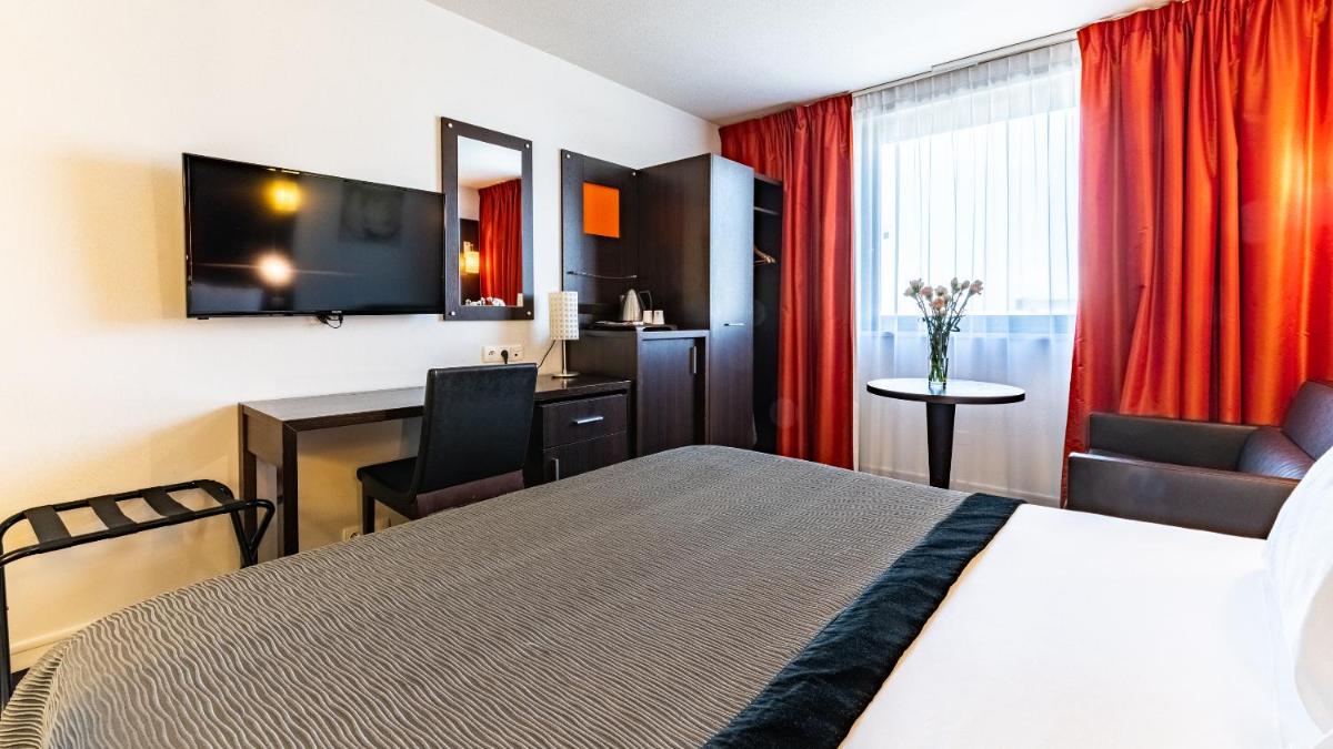 Télévision ou salle de divertissement dans l'établissement Holiday Inn Dijon Toison D'or by IHG