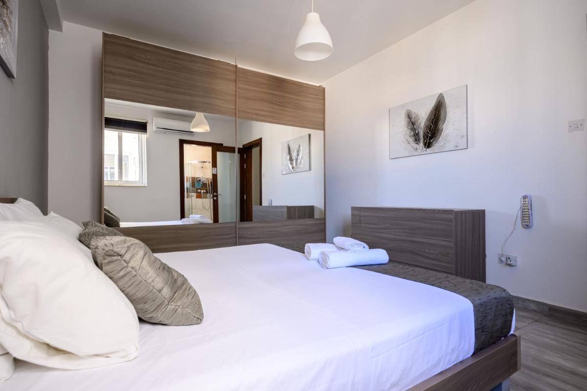 F11-1 Double room with private bathroom in shared Flat - Housity