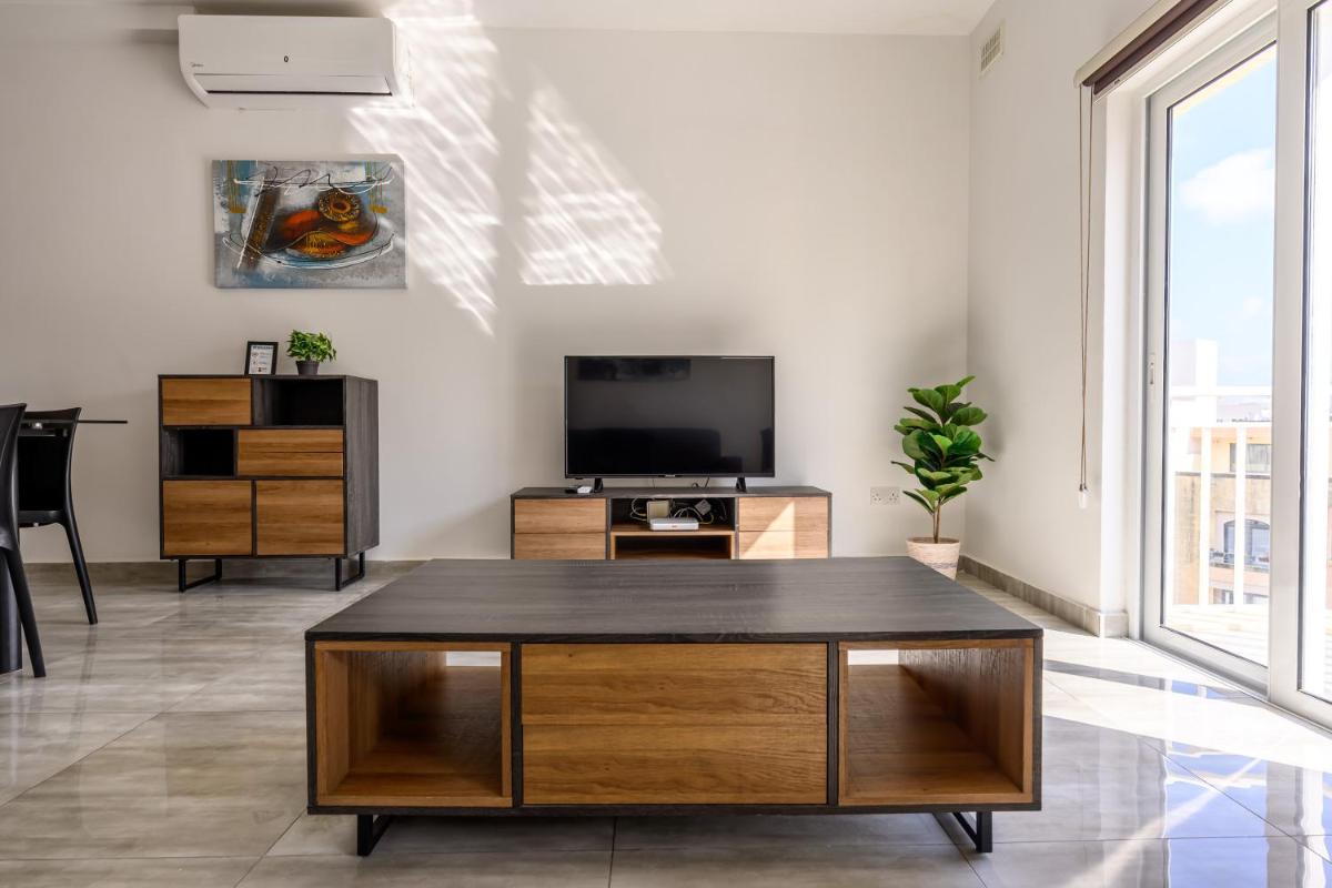 F11-1 Double room with private bathroom in shared Flat - Housity