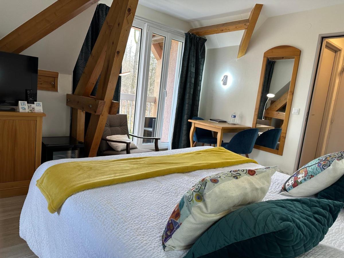 Un ou plusieurs lits dans un hébergement de l'établissement Logis Hôtel Notre-Dame - restaurant ouvert midi et soir sauf dimanche soir