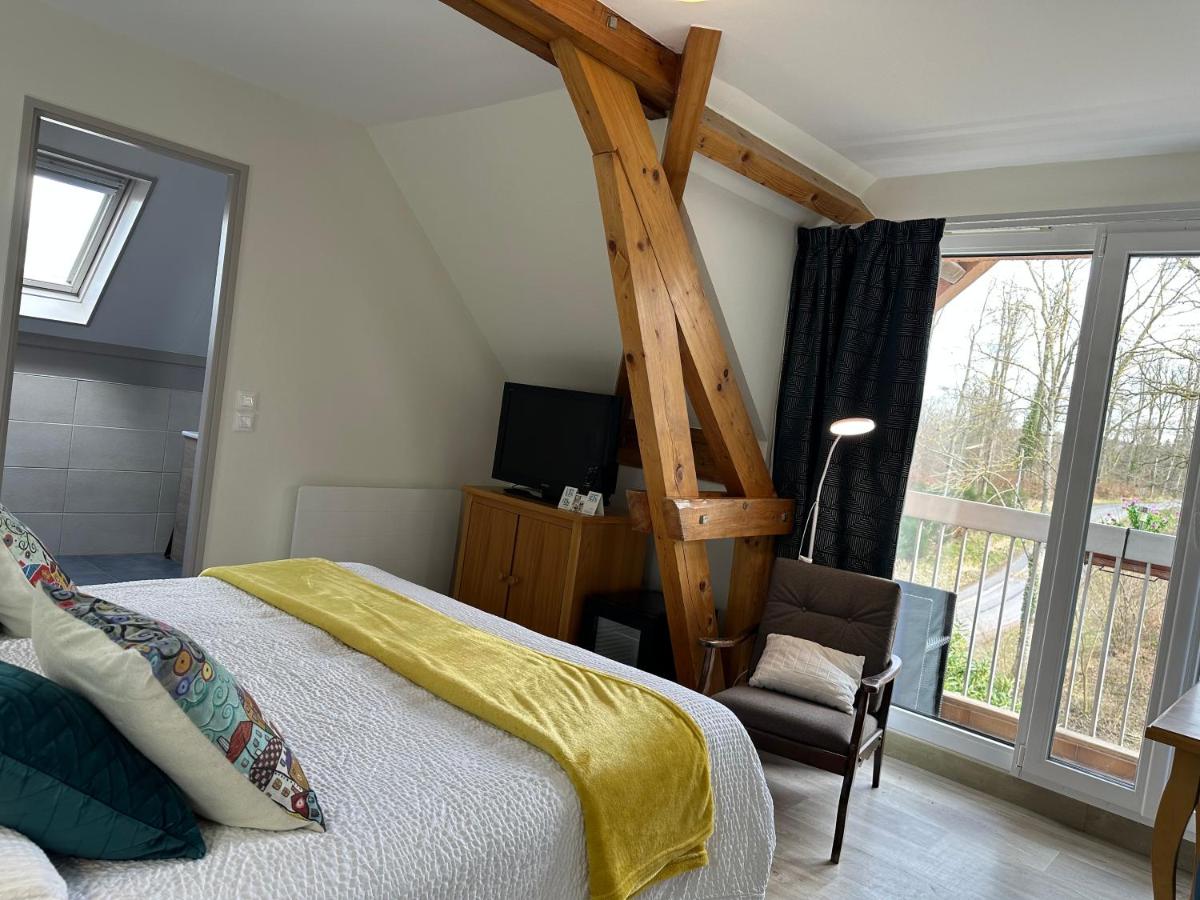 Un ou plusieurs lits dans un hébergement de l'établissement Logis Hôtel Notre-Dame - restaurant ouvert midi et soir sauf dimanche soir