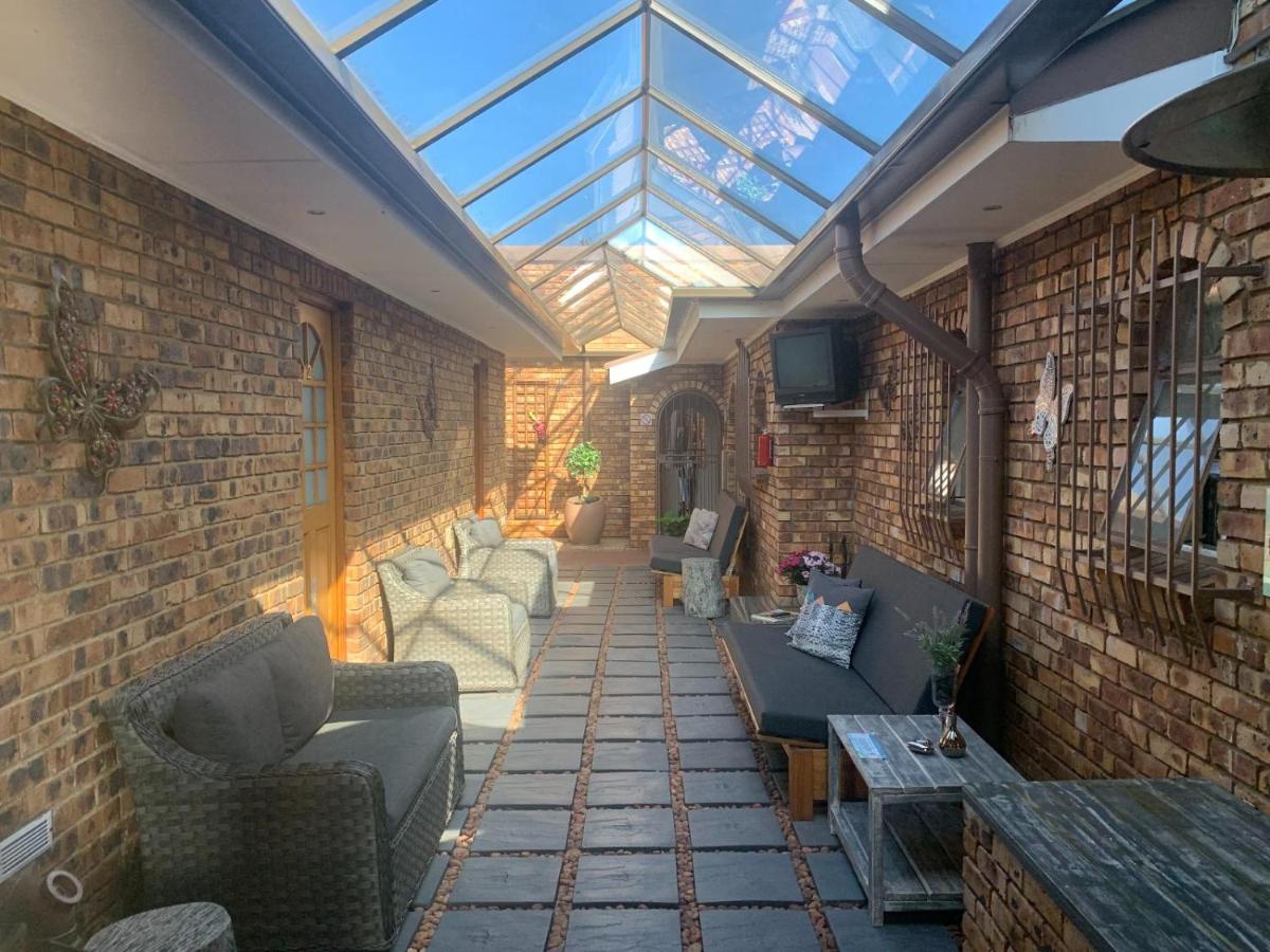 Dobbs Lodge - Housity