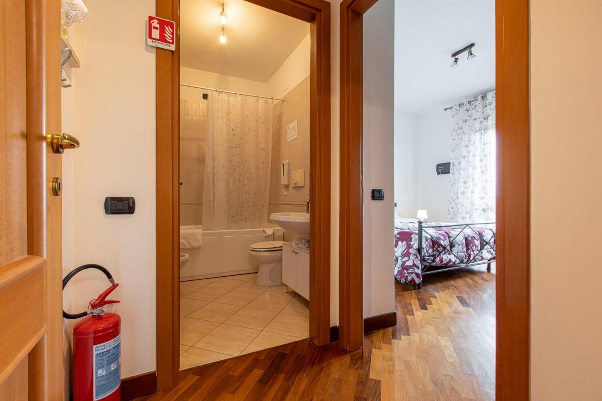 Alloggio turistico Leonardo Home- Fiumicino Airport, 2m in treno- Rome, 20m in treno- Fiera, 2m in treno - Housity