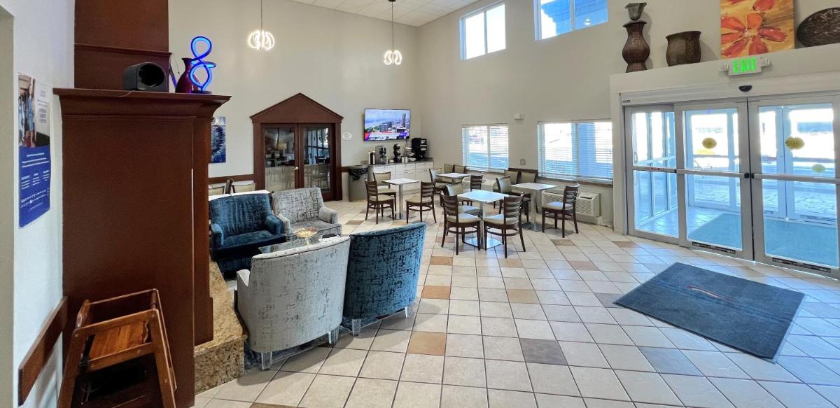 Baymont by Wyndham Litchfield - Housity