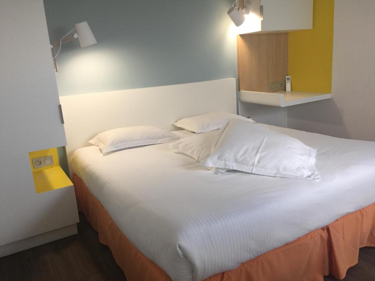 Un ou plusieurs lits dans un hébergement de l'établissement Logis Hôtel Domaine du Moulin Cavier - Restaurants & Spa
