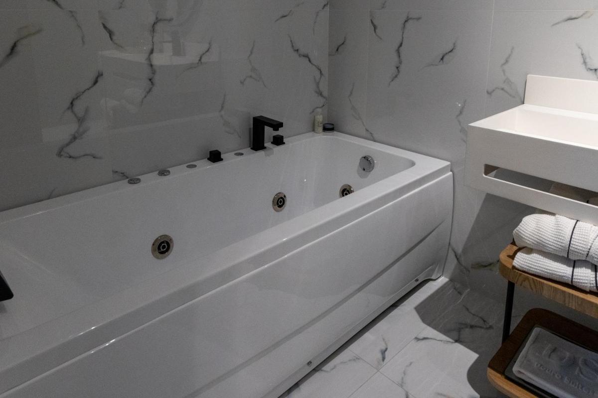 Uma casa de banho em DS Hotel Lusopark