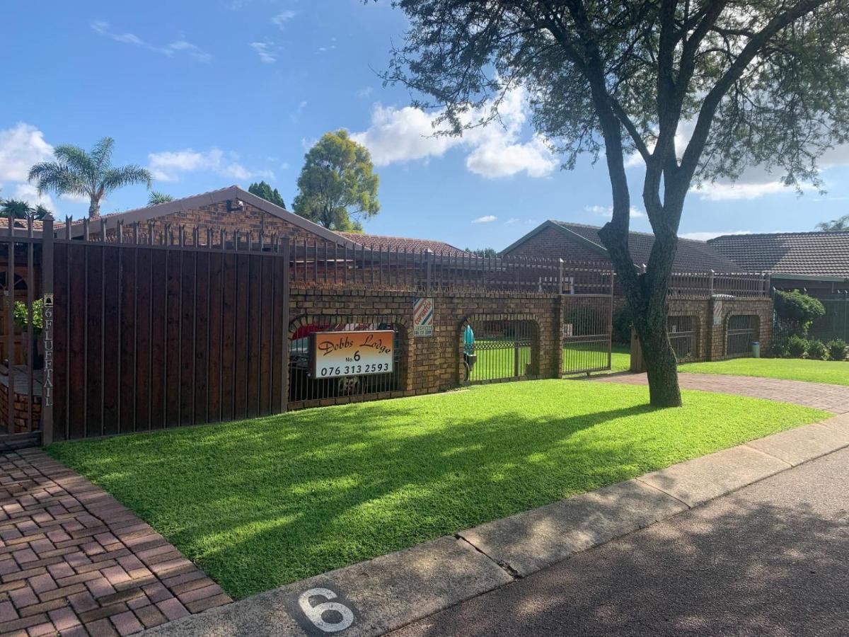 Dobbs Lodge - Housity