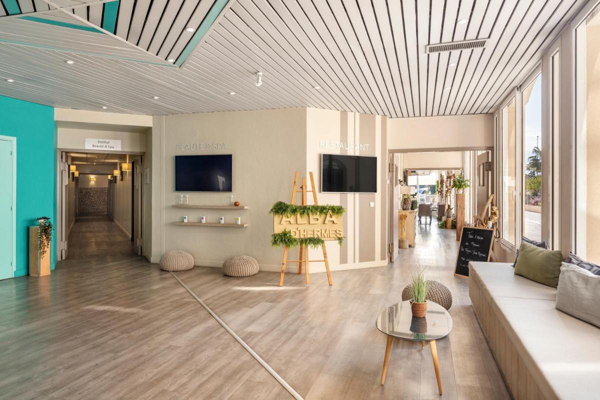 Télévision ou salle de divertissement dans l'établissement Mercure Thalasso & Spa Port Fréjus