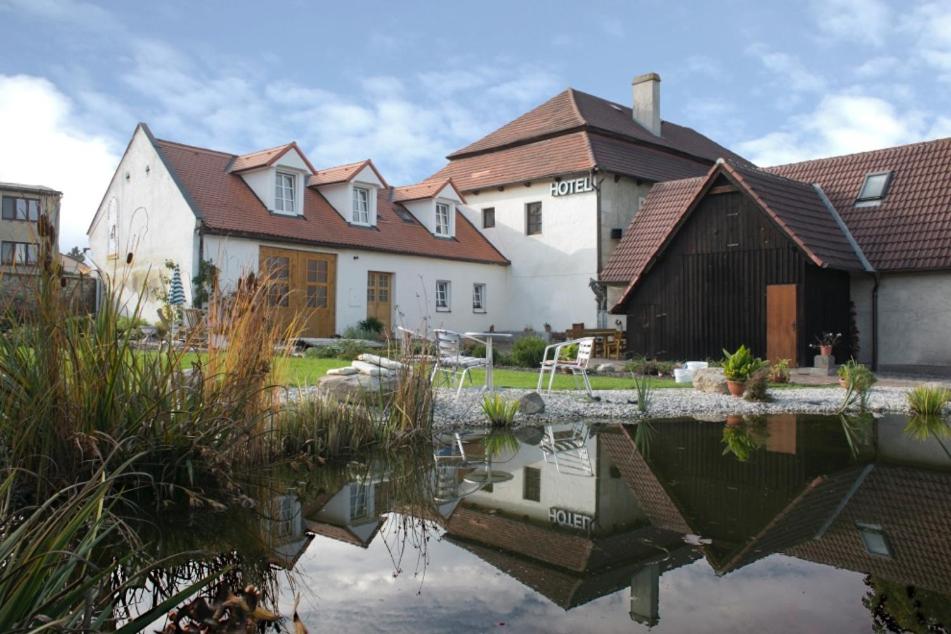 Hotel Na Velké hospodě - Housity