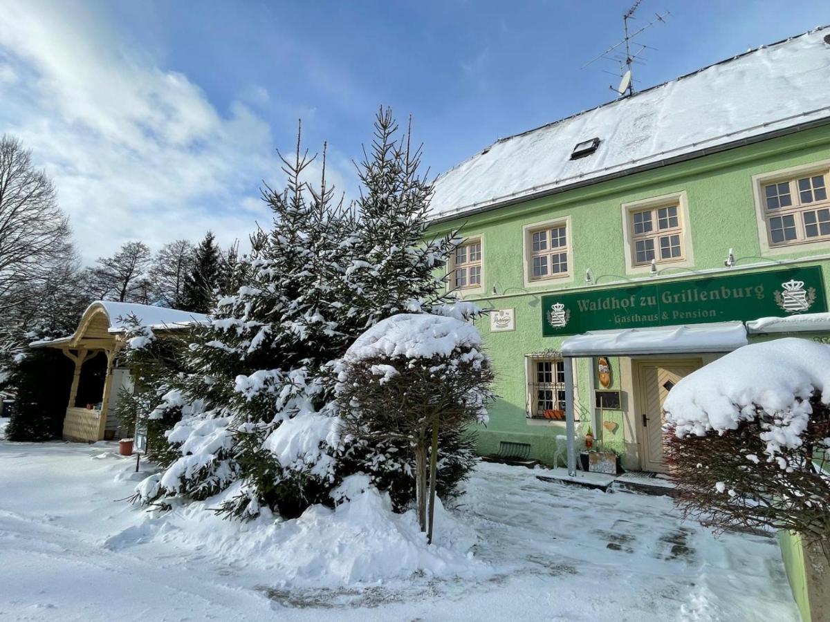 Waldhof zu Grillenburg im Tharandter Wald am See - Housity