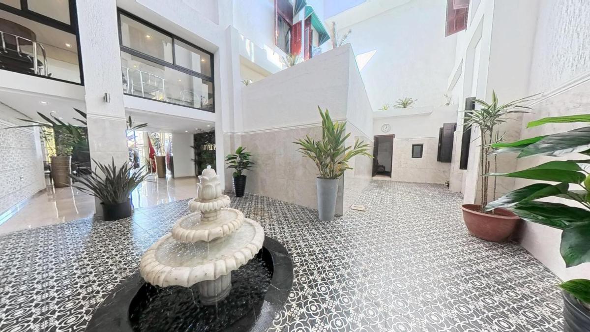 Hotel de Paris - Housity