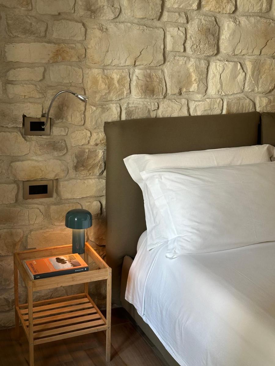 Olivia Rooms Eurialo - Housity