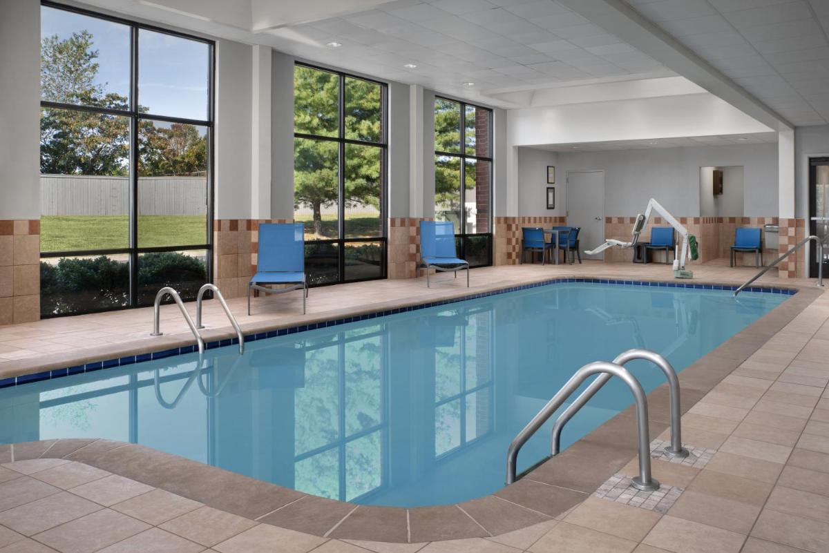 Hampton Inn & Suites-Knoxville/North I-75 - Housity