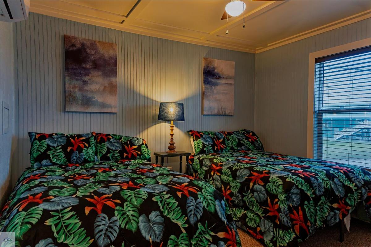 Blue Dolphin Inn and Cottages - Housity