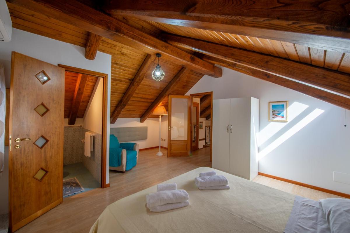 Maison Antica - One Step Away From the Sea - Hizvo