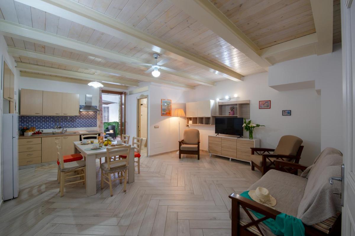 Maison Antica - One Step Away From the Sea - Hizvo