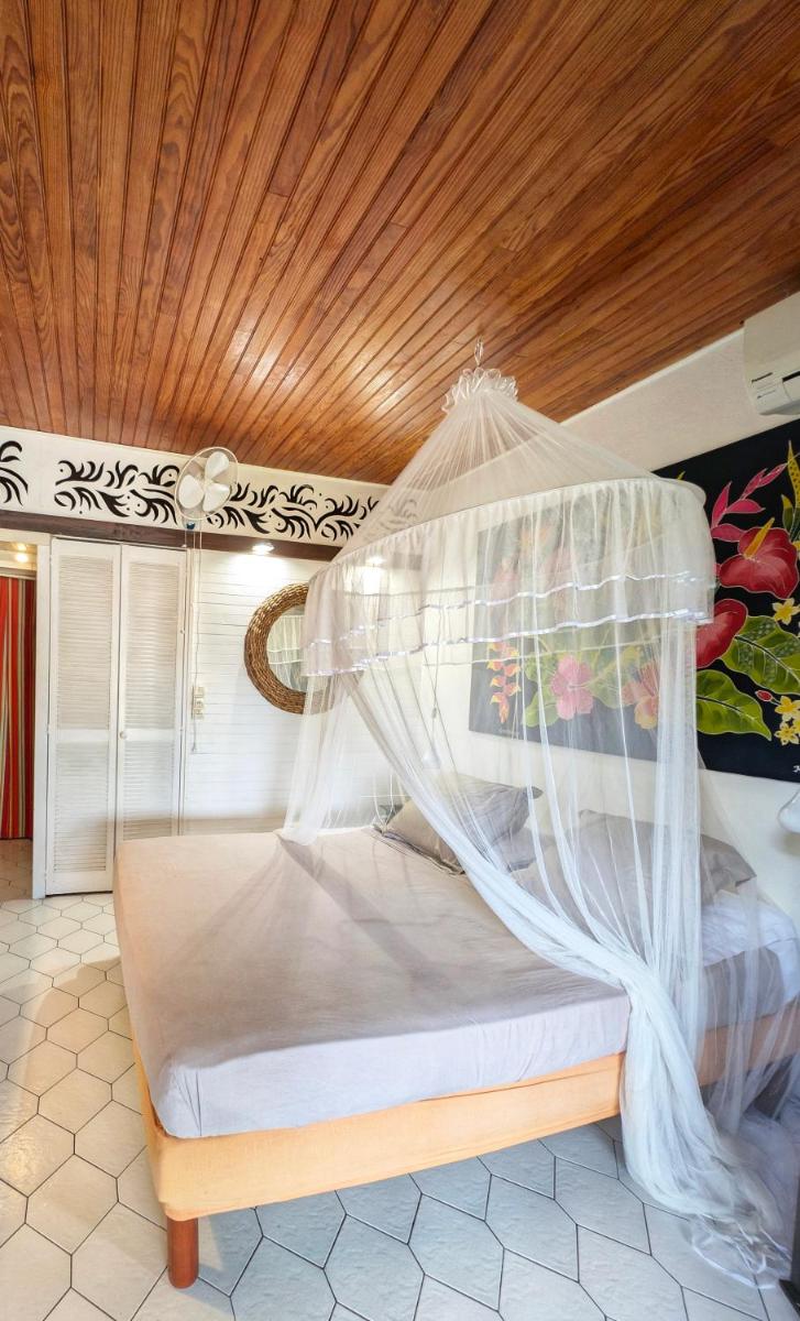 Studio Bwa Banbou dans Villa Fleurs des Iles - Housity