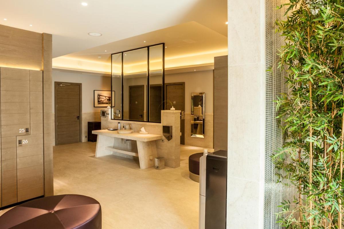 Salle de bains dans l'établissement Domaine de Verchant & Spa - Relais & Châteaux